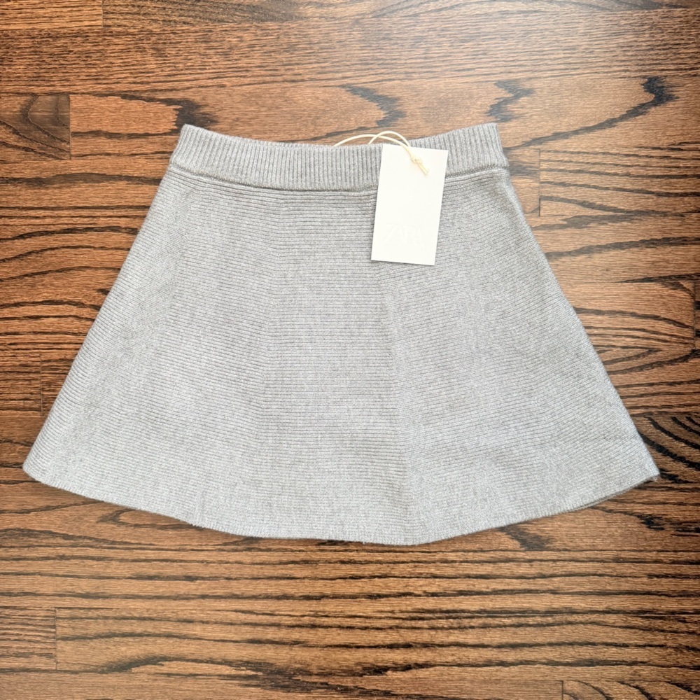 NWT Zara Girls Gray Sweater Skirt - size 9/10
